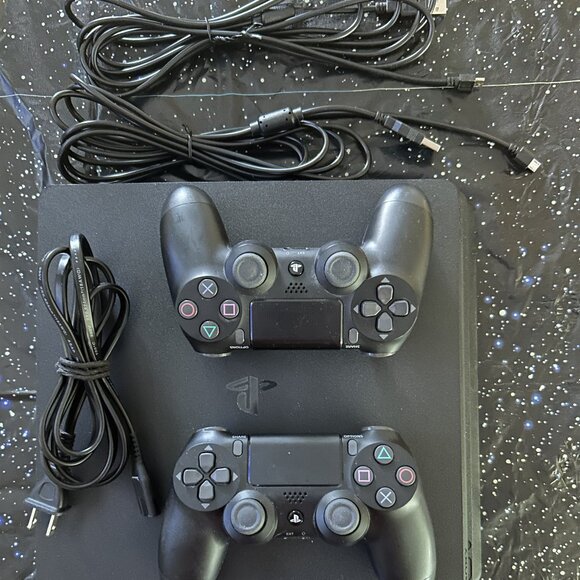 SONY PlayStation 4 PS4 Console CUH-2215B 1TB With 2 Cordless Controllers